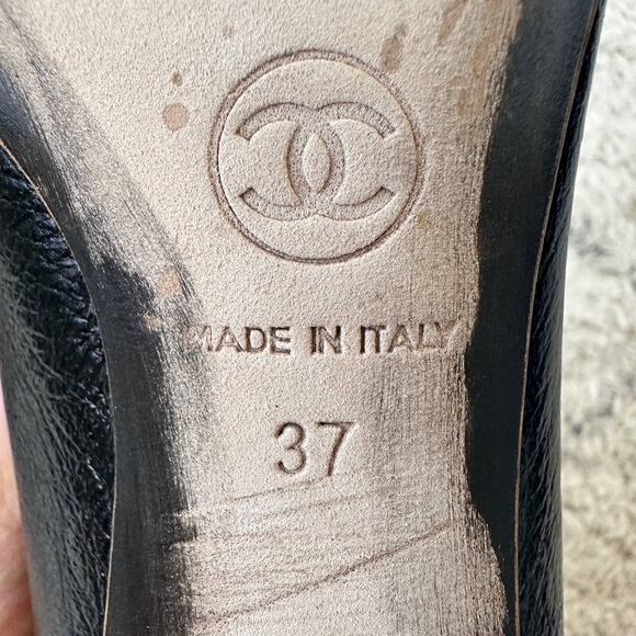CHANEL Navy & Black Leather CC Logo Cap Toe Pumps IT 37 - Picture 11 of 14